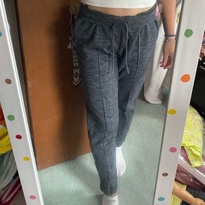 Women’s Uniqlo adjustable pants